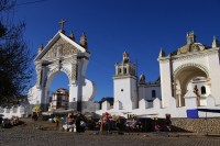 Die Wallfahrtskirche von Copacabana mit der Schwarzen Madonna.
