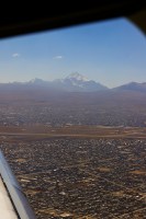 Im Anflug auf La Paz! Die Landebahn in Bildmitte liegt auf 4100m ...