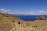 Wir wandern zurck zur Lodge.